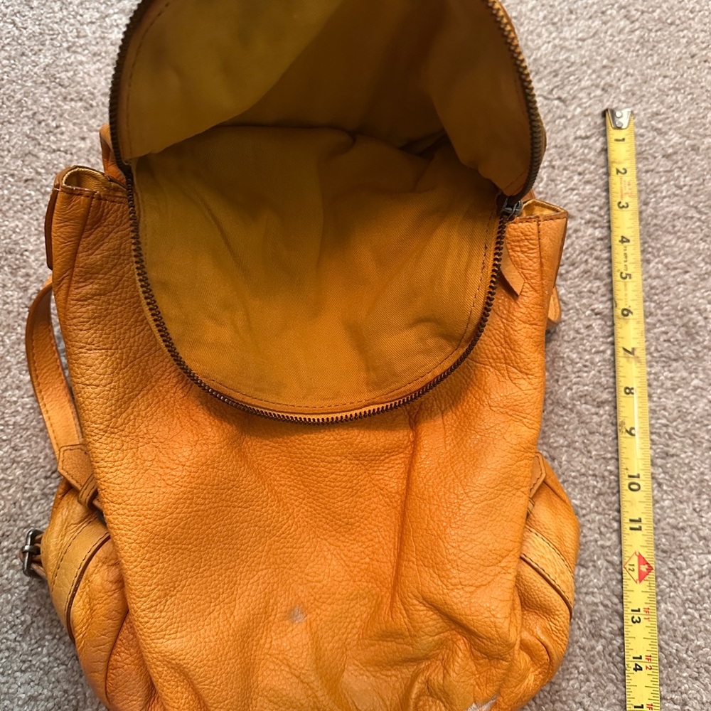 Frye & Co Elegant bright tan Women's Backpack - Picture 4 of 6